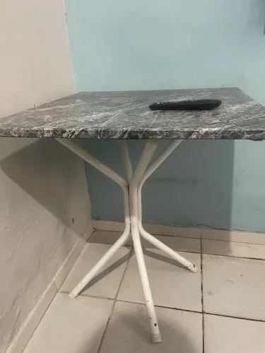 Mesa com 2 cadeiras