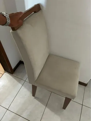 Mesa de sala com 4 cadeiras