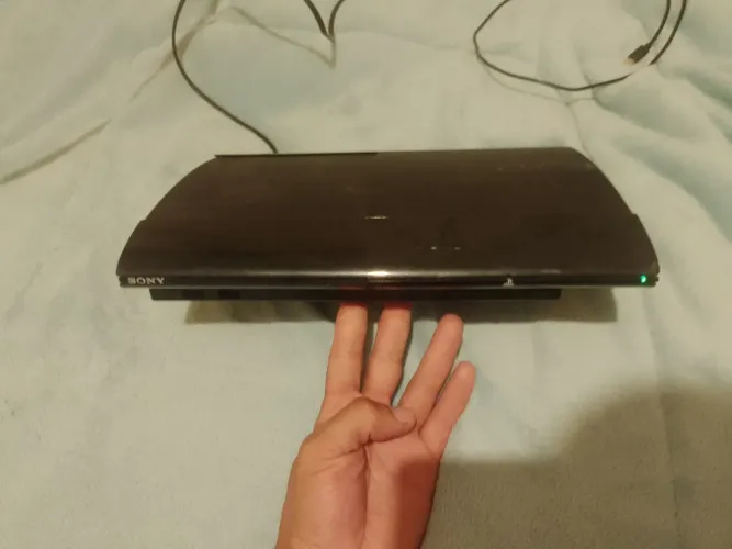 PS3 com detalhe 