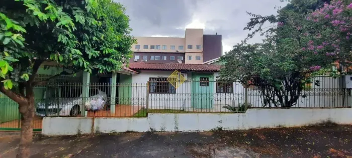 ** CASA A VENDA PRÓXIMO A AV. EGÍDIO MUNARETTO - TOLEDO/PR**