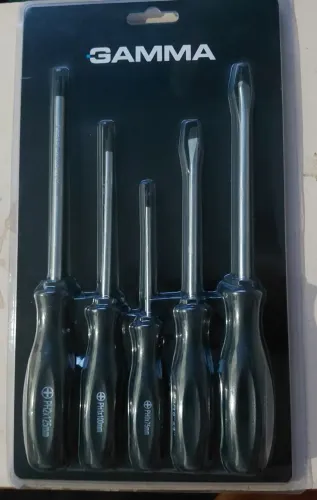 Conjunto de 5 chaves três Philips e 2 Fendas novas com ponta imantada.