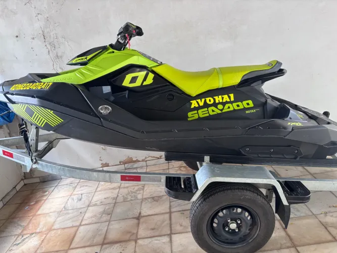 Jet ski Spark Trixx 3 lugares + caretinha reboque 