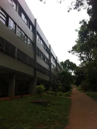 415 Sul vende-se apartamento vazado, excelente estado, 2 quartos, sala, cozinha. 1o. andar