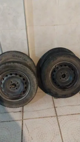Jogo de rodas do etios com pneus 