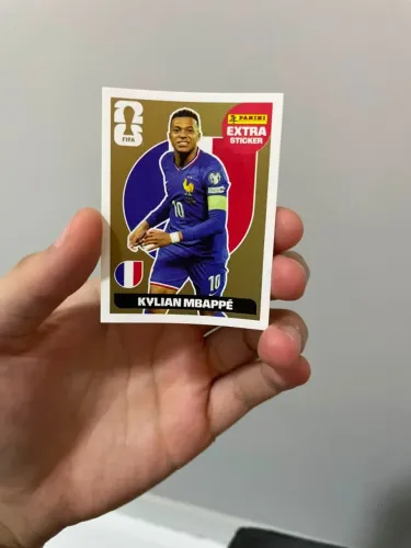 Figurinha Legend Kylian Mbappe Ouro