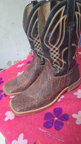 Bota jacomo couro elefante.