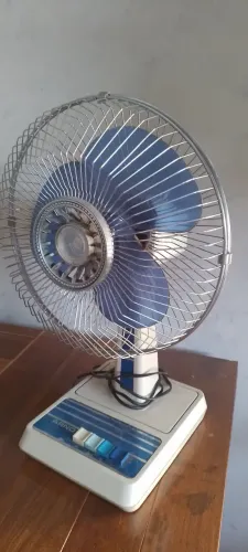 Ventilador antigo  Arno  precisa manutenção 