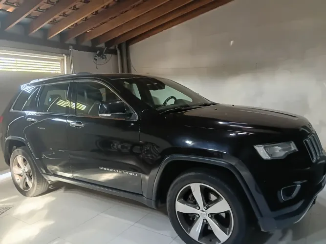 Jeep Grand Cherokee Limited 3.0 TB Dies. AUT 2015