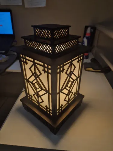 Luminária Decorativa Premium em MDF Amadeirado com Luz Quente