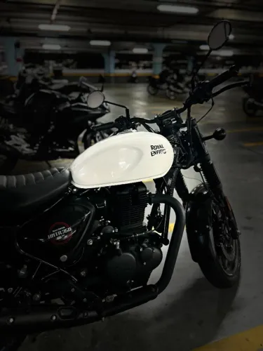 Negocio Royal Enfield Hunter 350 cc Branca Dapper White 2025/2025 com SissyBar 