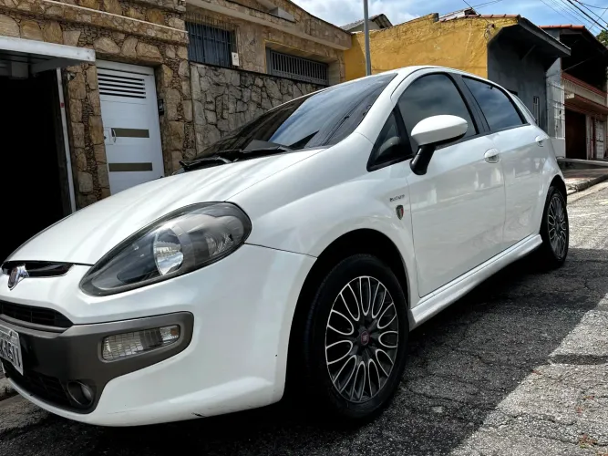 Fiat Punto Sporting Dualogic 1.8 Flex 16V 5P 2013