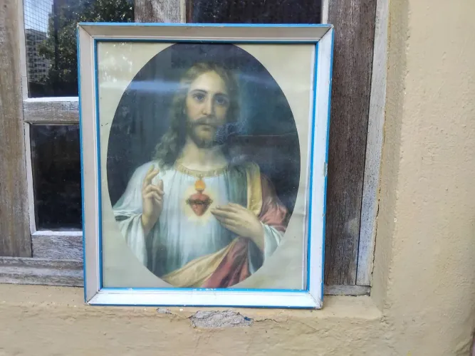 Quadro Jesus Cristo, em moldura de madeira e vidro. Medias aprox. 30x40 cm.
