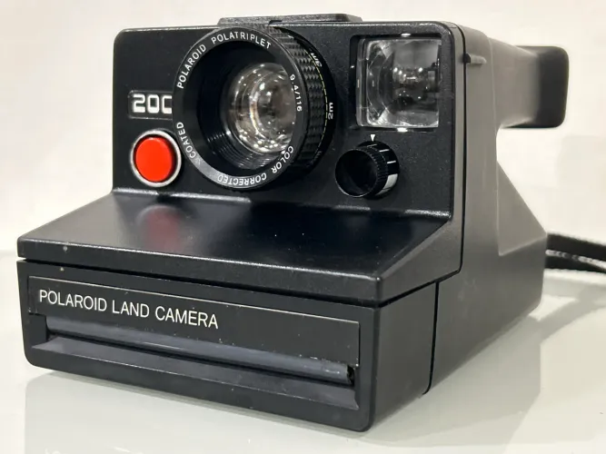 Câmera Analógica Polaroid Land 2000