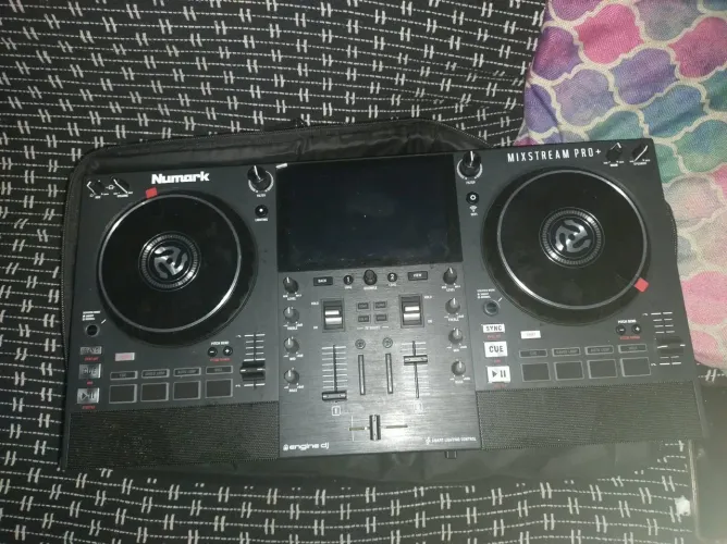 NUMARK MIXTREAN +