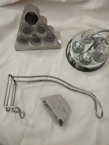 Potes de condimentos e inox