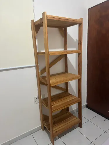 ESTANTE EM PINUS