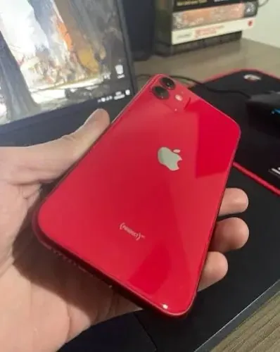 iPhone 11 red