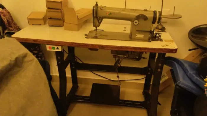 Vendo Máquina de Costura Semi Industrial Reta Sun Special 555 STAR antiga com mesa