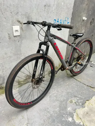 Vendo essa bicicleta 650 único dono ,vai com a documentação 