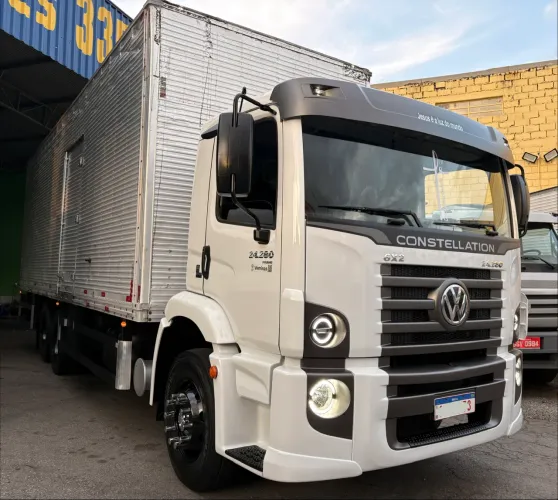 Vw 24280 Prime 6x2 Ano 2014 Com Baú Furgão De 8,50 Metros