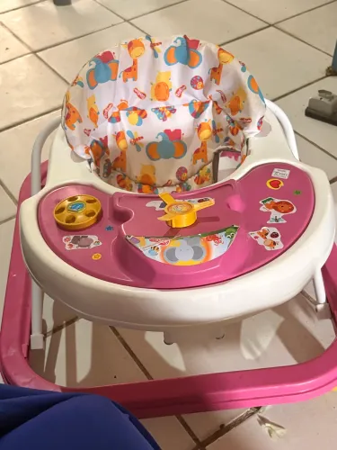 Vende-se andador infantil