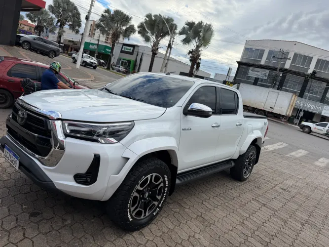 Toyota Hilux CD SRX Plus 4X4 2.8 TDI Die. Aut. 2024