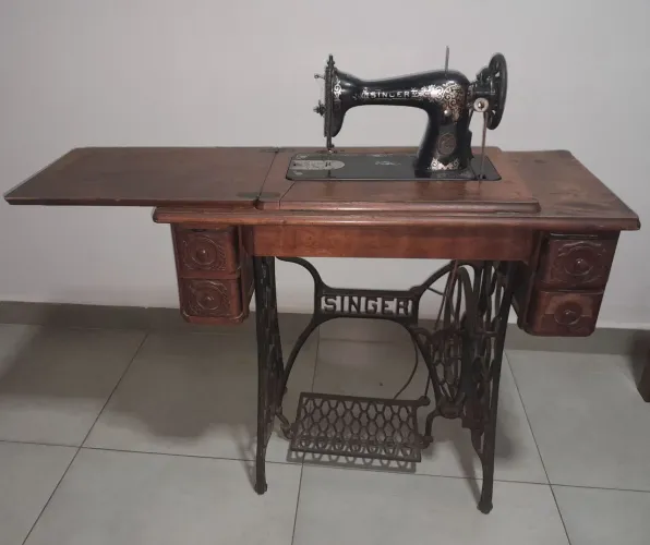 Máquina de Costura Singer Antiga