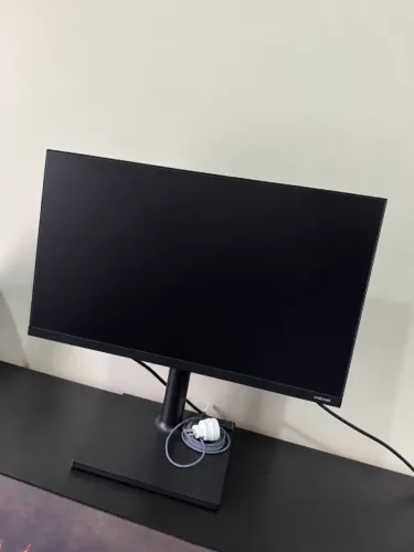 Monitor Samsung 24? IPS 75Hz Profissional - Ajuste de Al