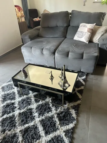 Sofá com centro de mesa