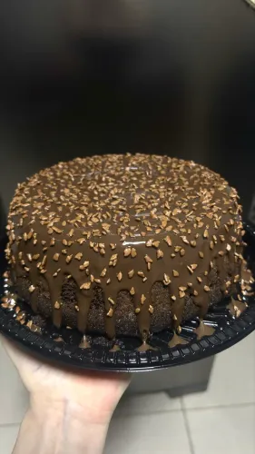 Bolo médio todo chocolate
