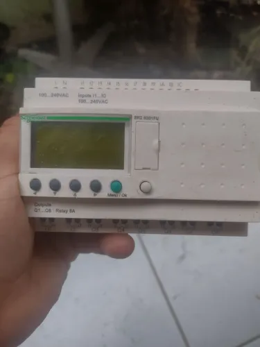 Clp Schneider Zélio sr2 100 á 220v