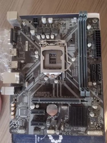 Placa mãe Gigabyte H310M H 2.0 com defeito