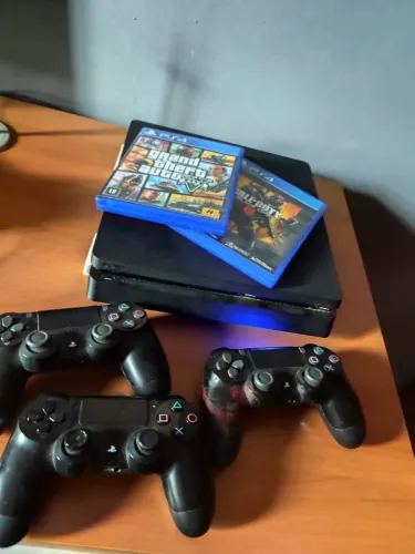 Ps4 slim com 3 controles e jogos 