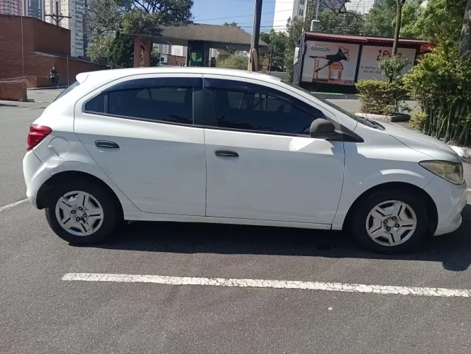 Chevrolet Onix JOY Hatch 1.0 8V Flex Mec. 4P 2018