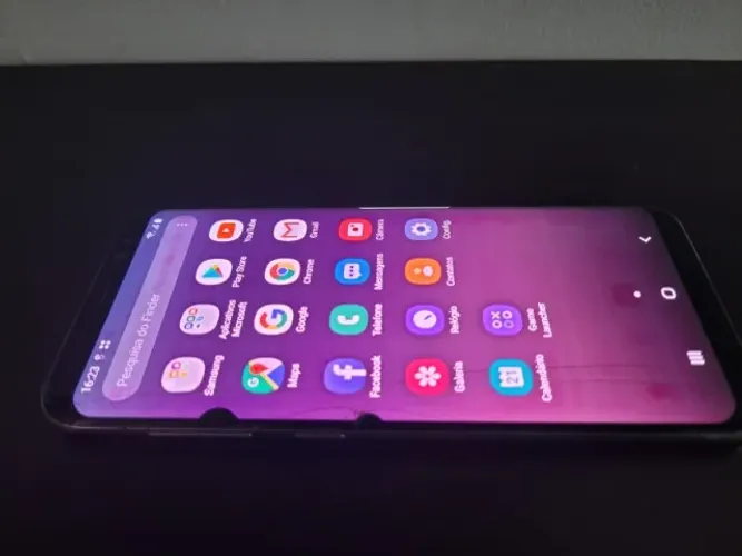 Samsung Galaxy s8 com detalhes