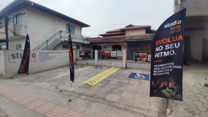Casa comercial na geral da Barra do Aririu - Palhoça