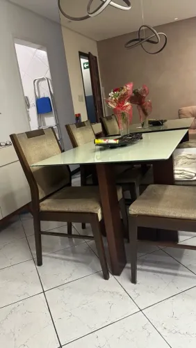 Vendo mesa com4 cadeiras