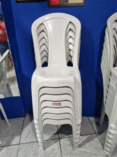 Cadeiras plásticas