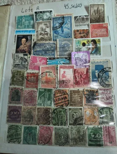 Lote com 45 selos antigos internacionais