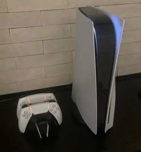 PlayStation 5 (com 2 controles)