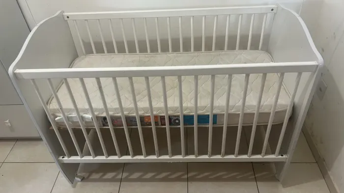 VENDO BERÇO COM COLCHÃO SOMENTE RETIRADA NÃO FAÇO ENTREGA
