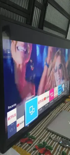 Vendo essa tv da marca Samsung de 43 polegadas SMART com acesso ao Bluetooth