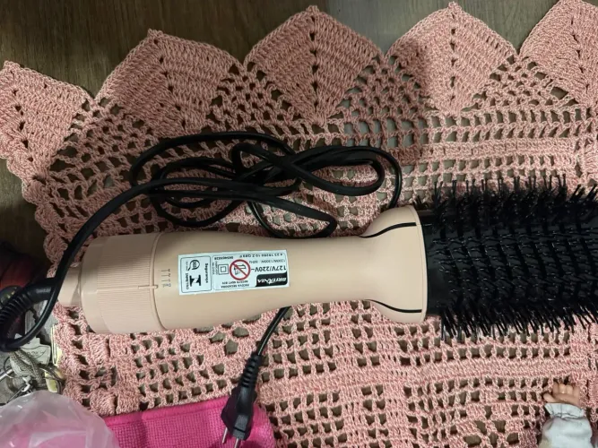 Escova rotativa de cabelo Britânia