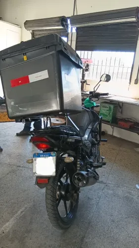 Baú para motos JÁ COM SUPORTE modelos Honda e Yamaha, aceito propostas.
