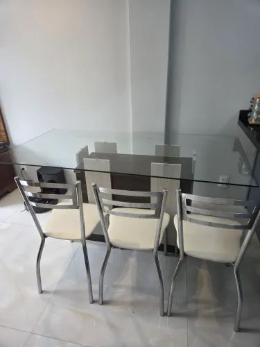 Conjunto Mesa de jantar 180x90 + Buffet 162x50 em ótimo estado!