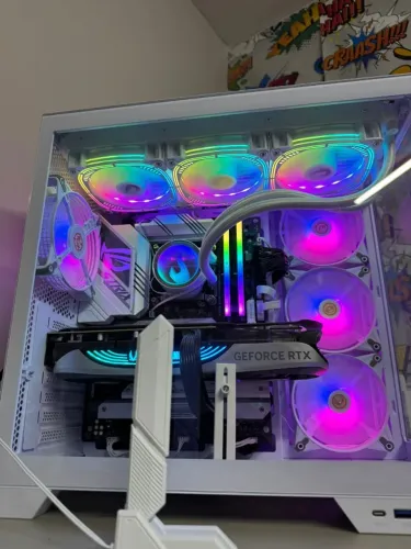 PC Gamer i9-14900K + RTX 4070 Ti 12GB + 32GB DDR5 6400MHz - White Build Top