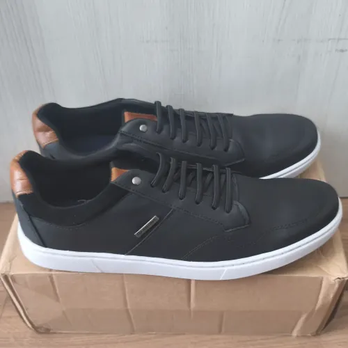 Tênis Casual Masculino em Couro Preto Tam. 43