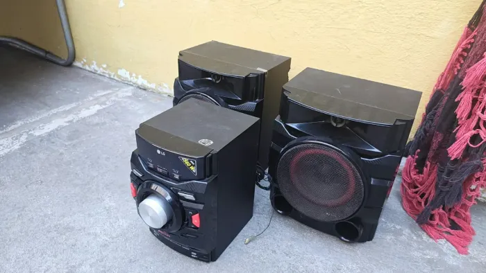 Par de caixas de som lg 560wts 