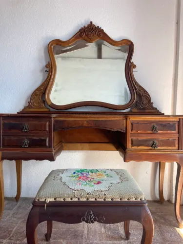 Penteadeira Vintage Estilo Luís XV Anos 50/70 Releitura Brasileira com Banqueta
