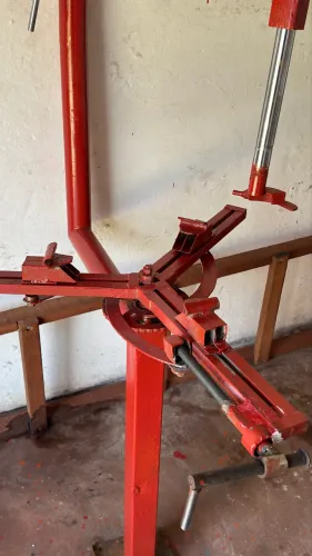 VENDE-SE MÁQUINA DE DESENBEIÇAR PNEU MANUAL